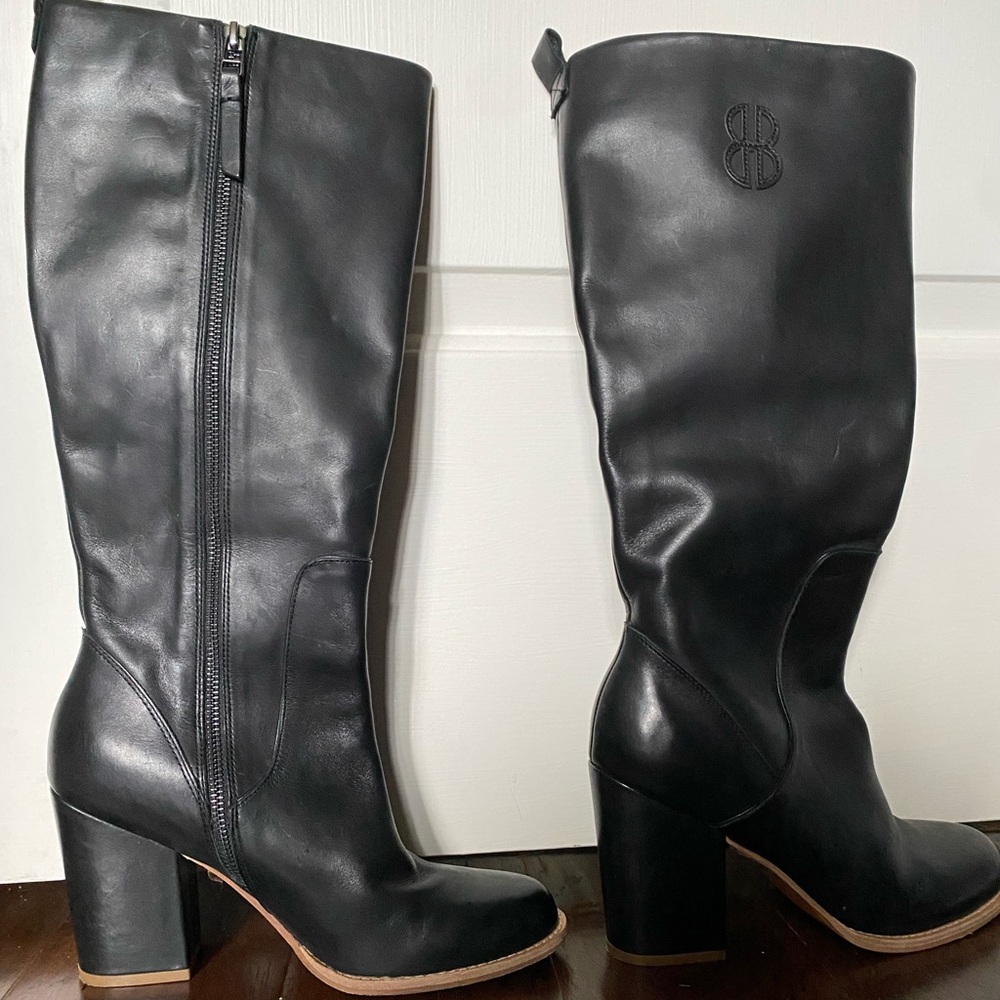 Bill Blass knee high leather boots
